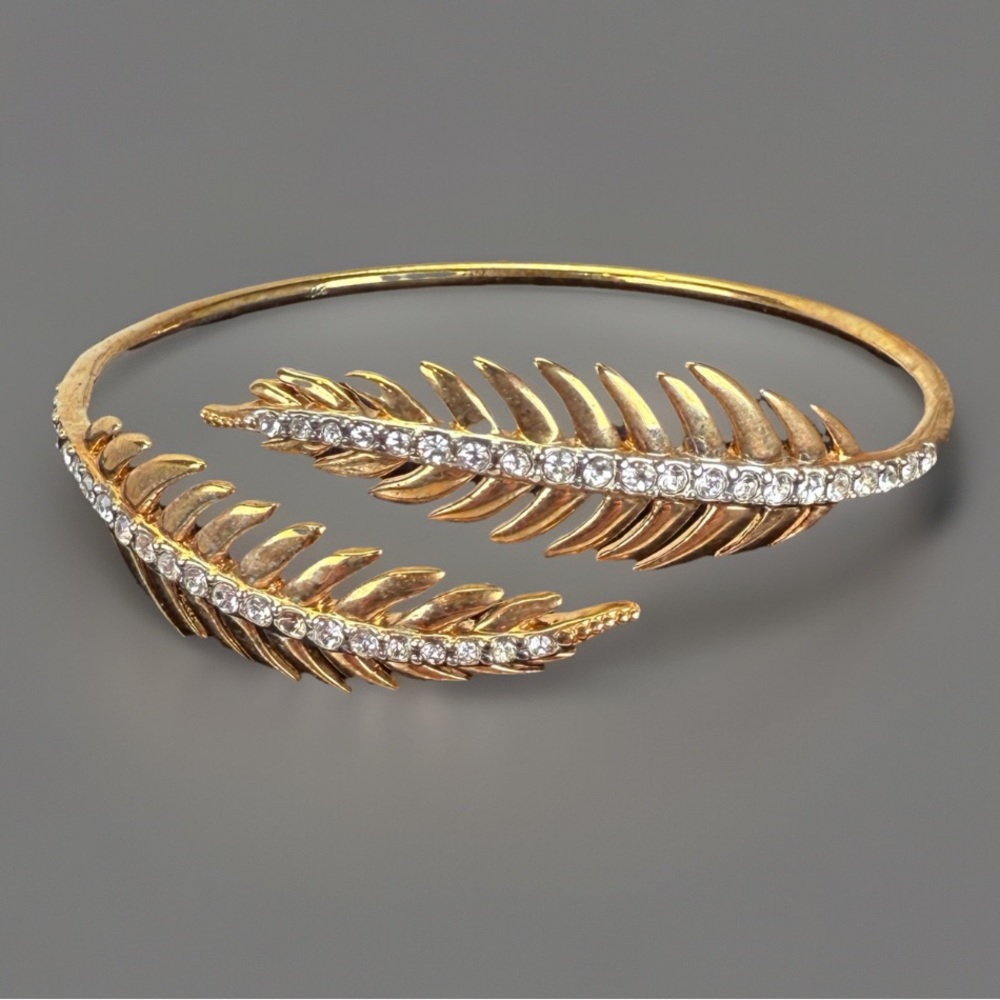 Beautiful goldtone bling delicate leaf Juicy Couture cuff bracelet